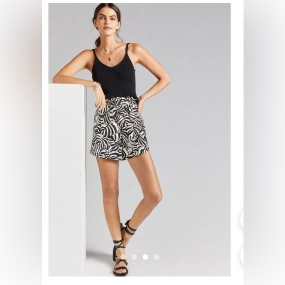 FARM Rio Monochrome Leaf Print High Waist Shorts - Picture 1 of 9